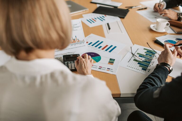 Bezpieczne uprawnienia w zautomatyzowanych procesach finansowych